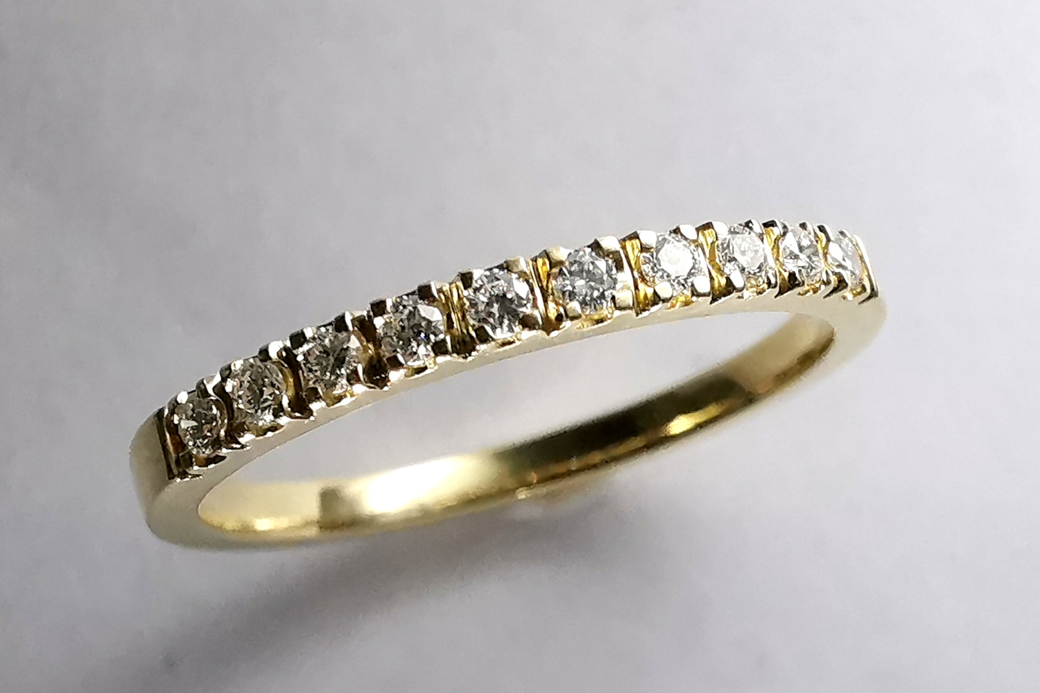 Ring besetzt mit Brillanten