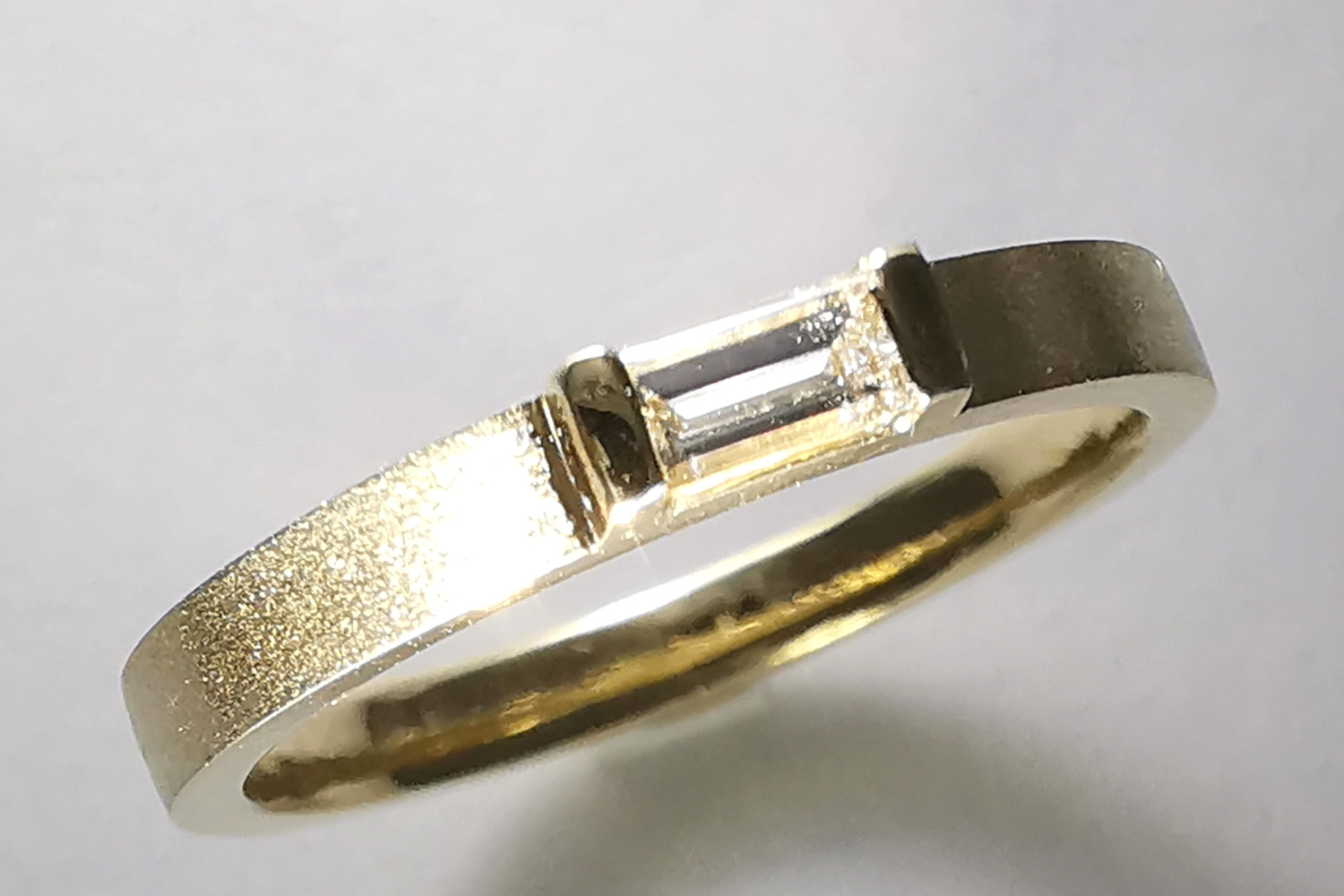 Diamantring mit Baguetteschliff